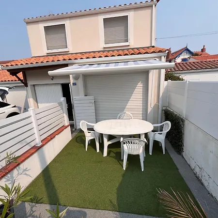 Maison Avec Grande Terrasse A 100m De La