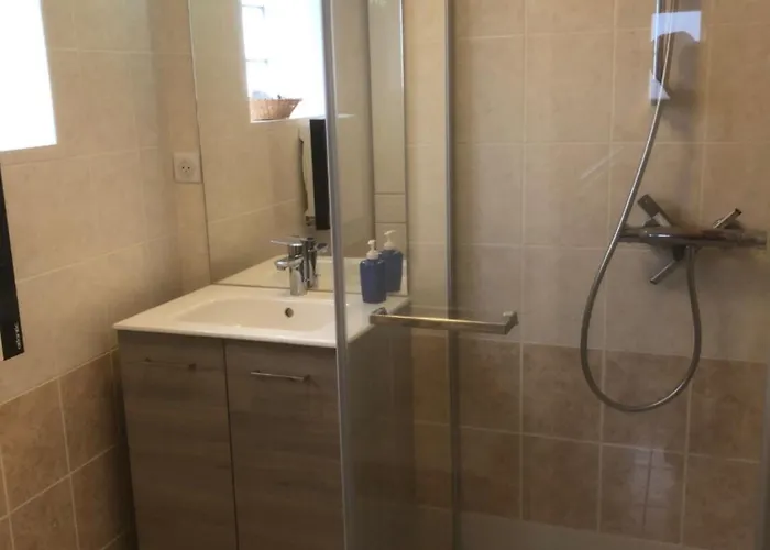 Maison Avec Grande Terrasse A 100m De La Prázdninový dům *