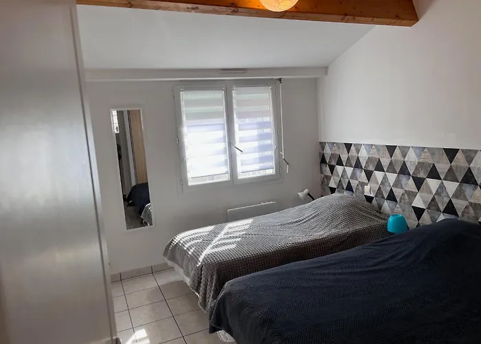 Maison Avec Grande Terrasse A 100m De La 펜션 *